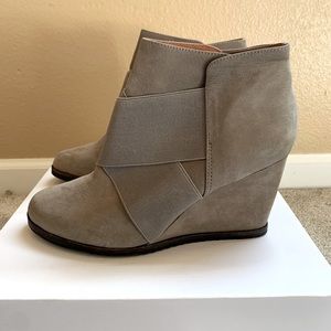 Gentle Souls/ Kenneth Cole Gray Suede Wedges